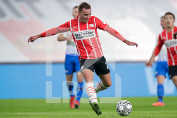 2021-11-20 - Mario Gotze of PSV during the Netherlands championship Eredivisie football match between PSV and Vitesse on November 20, 2021 at the Philips Stadion in Eindhoven, Netherlands - PSV VS VITESSE - NETHERLANDS EREDIVISIE - SOCCER