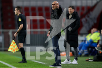 2021-11-20 - Coach Thomas Letsch of Vitesse during the Netherlands championship Eredivisie football match between PSV and Vitesse on November 20, 2021 at the Philips Stadion in Eindhoven, Netherlands - PSV VS VITESSE - NETHERLANDS EREDIVISIE - SOCCER