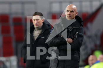 2021-11-20 - Coach Thomas Letsch of Vitesse Arnhem during the Netherlands championship Eredivisie football match between PSV and Vitesse on November 20, 2021 at the Philips Stadion in Eindhoven, Netherlands - PSV VS VITESSE - NETHERLANDS EREDIVISIE - SOCCER