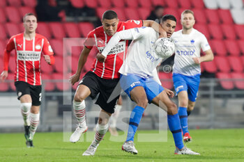 2021-11-20 - Carlos Vinicius of PSV and Danilho Doekhi of Vitesse during the Netherlands championship Eredivisie football match between PSV and Vitesse on November 20, 2021 at the Philips Stadion in Eindhoven, Netherlands - PSV VS VITESSE - NETHERLANDS EREDIVISIE - SOCCER