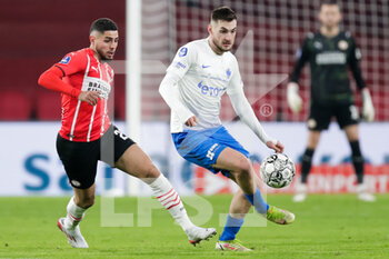 2021-11-20 - Maximiliano Romero of PSV and Matus Bero of Vitesse during the Netherlands championship Eredivisie football match between PSV and Vitesse on November 20, 2021 at the Philips Stadion in Eindhoven, Netherlands - PSV VS VITESSE - NETHERLANDS EREDIVISIE - SOCCER