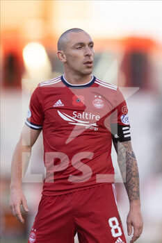 2021-11-06 - Aberdeen's Scott Brown during the Scottish championship Premiership football match between Aberdeen and Motherwell on November 6, 2021 at Pittodrie Stadium in Aberdeen, Scotland - ABERDEEN VS MOTHERWELL - SCOTTISH PREMIERSHIP - SOCCER