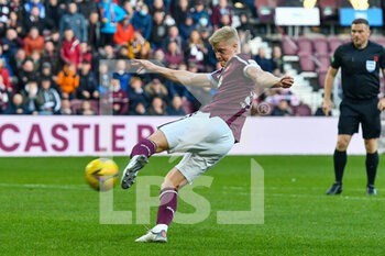 2021-11-06 - Alex Cochrane of Heart of Midlothian FC scores a goal 2-0 during the Scottish championship, Premiership football match between Heart of Midlothian and Dundee United on November 6, 2021 at Tynecastle Park in Edinburgh, Scotland - HEART OF MIDLOTHIAN VS DUNDEE UNITED - SCOTTISH PREMIERSHIP - SOCCER