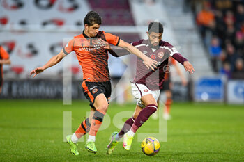 2021-11-06 - Josh Ginnelly of Heart of Midlothian FC holds off Ian Harkes of Dundee Utd during the Scottish championship, Premiership football match between Heart of Midlothian and Dundee United on November 6, 2021 at Tynecastle Park in Edinburgh, Scotland - HEART OF MIDLOTHIAN VS DUNDEE UNITED - SCOTTISH PREMIERSHIP - SOCCER