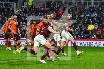 2021-11-06 - Stephen Kingsley of Heart of Midlothian FC scores a headed goal 4-2 during the Scottish championship, Premiership football match between Heart of Midlothian and Dundee United on November 6, 2021 at Tynecastle Park in Edinburgh, Scotland - HEART OF MIDLOTHIAN VS DUNDEE UNITED - SCOTTISH PREMIERSHIP - SOCCER