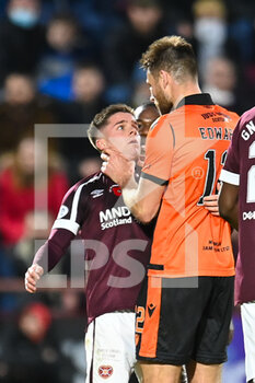 2021-11-06 - Ryan Edwards of Dundee Utd FC grabs Cameron Devlin of Heart of Midlothian FC by the throat during the Scottish championship, Premiership football match between Heart of Midlothian and Dundee United on November 6, 2021 at Tynecastle Park in Edinburgh, Scotland - HEART OF MIDLOTHIAN VS DUNDEE UNITED - SCOTTISH PREMIERSHIP - SOCCER