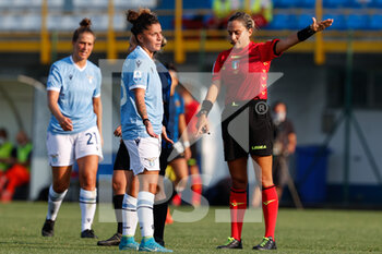 2021-09-05 - Il direttore di gara, arbitro Maria Marotta, assegna un calcio di punizione - INTER - FC INTERNAZIONALE VS LAZIO WOMEN - ITALIAN SERIE A WOMEN - SOCCER