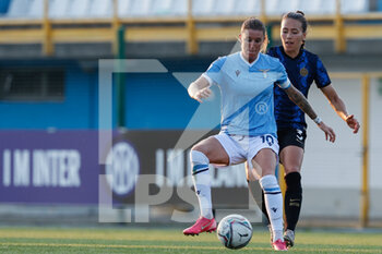 2021-09-05 - S. Adriana Martin (Lazio) protegge palla contro Elin Landstrom (FC Internazionale) - INTER - FC INTERNAZIONALE VS LAZIO WOMEN - ITALIAN SERIE A WOMEN - SOCCER