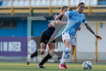 2021-09-05 - S. Adriana Martin (Lazio) protegge palla contro Elin Landstrom (FC Internazionale) - INTER - FC INTERNAZIONALE VS LAZIO WOMEN - ITALIAN SERIE A WOMEN - SOCCER