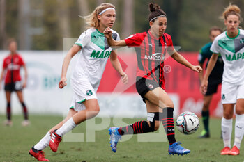 2021-09-25 - Veronica Boquete (AC Milan) in azione circondata da giocatrici del Sassuolo - AC MILAN VS US SASSUOLO - ITALIAN SERIE A WOMEN - SOCCER