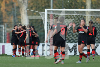 2021-11-07 - AC Milan players celebrates after the victory - AC MILAN VS EMPOLI LADIES - ITALIAN SERIE A WOMEN - SOCCER