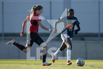 2021-12-05 - Njoya Ajara Nchout (FC Internazionale) and Christy Grimshaw (AC Milan) fight for the ball - AC MILAN VS INTER - FC INTERNAZIONALE - ITALIAN SERIE A WOMEN - SOCCER