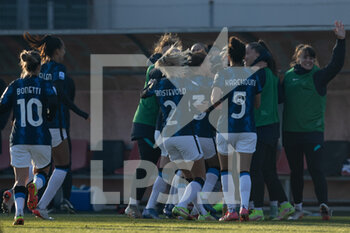 2021-12-05 - Njoya Ajara Nchout (FC Internazionale) celebrates with her teammates after scoring her side’s second goal - AC MILAN VS INTER - FC INTERNAZIONALE - ITALIAN SERIE A WOMEN - SOCCER