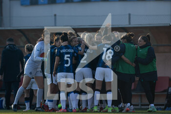 2021-12-05 - Njoya Ajara Nchout (FC Internazionale) celebrates with her teammates after scoring her side’s second goal - AC MILAN VS INTER - FC INTERNAZIONALE - ITALIAN SERIE A WOMEN - SOCCER