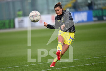 2021-12-04 - Cristiana Girelli (juventus woman) shooting on goal during warm up before the match - US SASSUOLO VS JUVENTUS FC - ITALIAN SERIE A WOMEN - SOCCER