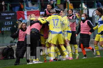 2021-12-04 - Juventus team celebrating  Girelli first goal - US SASSUOLO VS JUVENTUS FC - ITALIAN SERIE A WOMEN - SOCCER