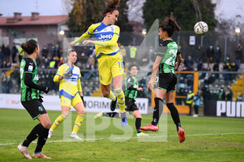 2021-12-04 - Barbara Bonansea header - US SASSUOLO VS JUVENTUS FC - ITALIAN SERIE A WOMEN - SOCCER