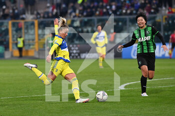 2021-12-04 - Rosucci in action shooting in goal - US SASSUOLO VS JUVENTUS FC - ITALIAN SERIE A WOMEN - SOCCER