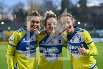 2021-12-04 - Girelli, Bonansea and Rosucci celebrate the victory after the match - US SASSUOLO VS JUVENTUS FC - ITALIAN SERIE A WOMEN - SOCCER
