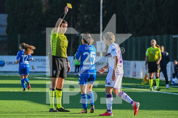 2021-12-12 - Referee Mr. Andrea  Bordin  shows yellow card to Isotta Nocchi (Empoli) - EMPOLI LADIES VS ACF FIORENTINA - ITALIAN SERIE A WOMEN - SOCCER
