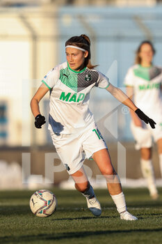 2021-12-11 - Kamila Dubcova (U.S. Sassuolo) in action - INTER - FC INTERNAZIONALE VS US SASSUOLO - ITALIAN SERIE A WOMEN - SOCCER