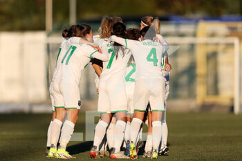 2021-12-11 - Kamila Dubcova (U.S. Sassuolo) celebrates with her teammates after scoring her side’s second goal - INTER - FC INTERNAZIONALE VS US SASSUOLO - ITALIAN SERIE A WOMEN - SOCCER