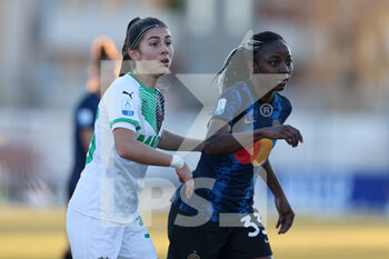 2021-12-11 - Ajara Nchout (FC Internazionale) and Alice Pellinghelli (U.S. Sassuolo) - INTER - FC INTERNAZIONALE VS US SASSUOLO - ITALIAN SERIE A WOMEN - SOCCER