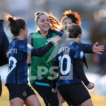 2021-12-11 - Tatiana Bonetti (FC Internazionale) celebrates with her teammates after scoring her side’s second goal - INTER - FC INTERNAZIONALE VS US SASSUOLO - ITALIAN SERIE A WOMEN - SOCCER