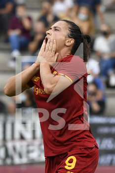 2021-10-02 - Valeria Pirone of AS Roma Women  in action during the Women Serie A match between AS Roma and Juventus at Tre Fontane Stadium on October 02, 2021 in Rome, Italy.  - ROMA WOMEN VS JUVENTUS FEMMINILE - ITALIAN SERIE A WOMEN - SOCCER