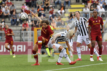 2021-10-02 - Elena Linari of AS Roma Women and Martina Rosucci of Juventus Women  in action during the Women Serie A match between AS Roma and Juventus at Tre Fontane Stadium on October 02, 2021 in Rome, Italy.  - ROMA WOMEN VS JUVENTUS FEMMINILE - ITALIAN SERIE A WOMEN - SOCCER