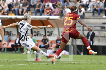 2021-10-02 - Lina Mona Andrea Hurting of Juventus Women and Allyson Swaby of AS Roma Women  in action during the Women Serie A match between AS Roma and Juventus at Tre Fontane Stadium on October 02, 2021 in Rome, Italy.  - ROMA WOMEN VS JUVENTUS FEMMINILE - ITALIAN SERIE A WOMEN - SOCCER