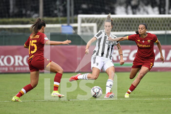 2021-10-02 - Martina Lenzini of Juventus Women and Andressa Alves of AS Roma Women  in action during the Women Serie A match between AS Roma and Juventus at Tre Fontane Stadium on October 02, 2021 in Rome, Italy.  - ROMA WOMEN VS JUVENTUS FEMMINILE - ITALIAN SERIE A WOMEN - SOCCER