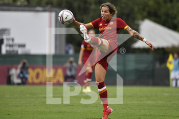 2021-10-02 - Elena Linari of AS Roma Women  in action during the Women Serie A match between AS Roma and Juventus at Tre Fontane Stadium on October 02, 2021 in Rome, Italy.  - ROMA WOMEN VS JUVENTUS FEMMINILE - ITALIAN SERIE A WOMEN - SOCCER