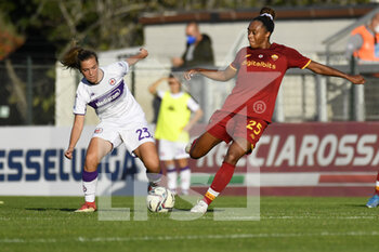 2021-11-13 - Sarah Huchet of ACF Fiorentina and Allyson Swaby of AS Roma Women during the Serie A match between A.S. Roma Women and ACF Fiorentina Femmile at the stadio Tre Fontane on 14th of November, 2021 in Rome, Italy. - AS ROMA WOMEN VS ACF FIORENTINA - ITALIAN SERIE A WOMEN - SOCCER