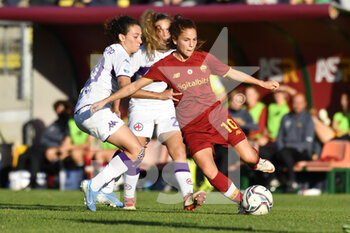 2021-11-13 - Manuela Giugliano of AS Roma Women and Michela Catena of ACF Fiorentina during the Serie A match between A.S. Roma Women and ACF Fiorentina Femmile at the stadio Tre Fontane on 14th of November, 2021 in Rome, Italy. - AS ROMA WOMEN VS ACF FIORENTINA - ITALIAN SERIE A WOMEN - SOCCER