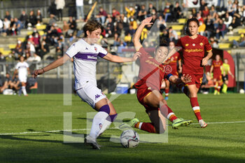 2021-11-13 - Margherita Monnecchi of ACF Fiorentina and Elisa Bartoli of AS Roma Women during the Serie A match between A.S. Roma Women and ACF Fiorentina Femmile at the stadio Tre Fontane on 14th of November, 2021 in Rome, Italy. - AS ROMA WOMEN VS ACF FIORENTINA - ITALIAN SERIE A WOMEN - SOCCER