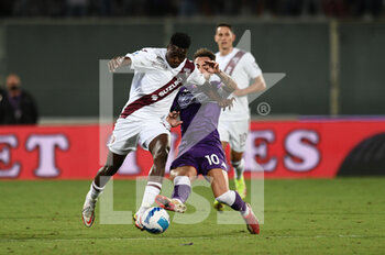 2021-08-28 - Gaetano Castrovilli (ACF Fiorentina) in action against Singo  (Torino FC) - ACF FIORENTINA VS TORINO FC - ITALIAN SERIE A - SOCCER