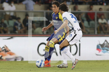 2021-08-27 - Matteo Cancellieri - Hellas Verona - in action against Matteo Darmian - Inter - - HELLAS VERONA FC VS INTER - FC INTERNAZIONALE - ITALIAN SERIE A - SOCCER