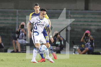 2021-08-27 - Lautaro Martinez - Inter - hindered by Giangiacomo Magnani - Hellas Verona - - HELLAS VERONA FC VS INTER - FC INTERNAZIONALE - ITALIAN SERIE A - SOCCER
