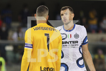 2021-08-27 - Samir Handanovic and Edin Dzeko - Inter - talking - HELLAS VERONA FC VS INTER - FC INTERNAZIONALE - ITALIAN SERIE A - SOCCER