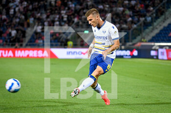 2021-09-13 - Darko Lazovic (Verona) portrait in action - BOLOGNA FC VS HELLAS VERONA FC - ITALIAN SERIE A - SOCCER