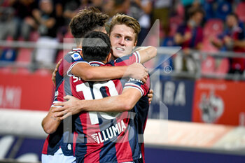2021-09-13 - Mattias Svanberg (Bologna) celebrates after scoring a goal 1-0 with teammates - BOLOGNA FC VS HELLAS VERONA FC - ITALIAN SERIE A - SOCCER