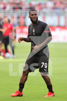 2021-09-12 - Franck Kessie of AC Milan warms up during the Serie A 2021/22 football match between AC Milan and SS Lazio at Giuseppe Meazza Stadium, Milan, Italy on September 12, 2021 - AC MILAN VS SS LAZIO - ITALIAN SERIE A - SOCCER