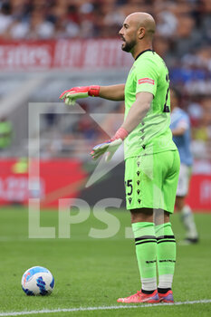 2021-09-12 - Pepe Reina of SS Lazio in action during the Serie A 2021/22 football match between AC Milan and SS Lazio at Giuseppe Meazza Stadium, Milan, Italy on September 12, 2021 - AC MILAN VS SS LAZIO - ITALIAN SERIE A - SOCCER