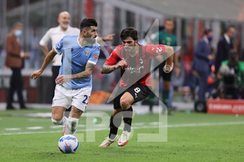 2021-09-12 - Elseid Hysaj of SS Lazio fights for the ball against Sandro Tonali of AC Milan during the Serie A 2021/22 football match between AC Milan and SS Lazio at Giuseppe Meazza Stadium, Milan, Italy on September 12, 2021 - AC MILAN VS SS LAZIO - ITALIAN SERIE A - SOCCER