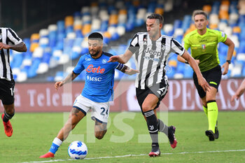 2021-09-11 - Napoli's forward Lorenzo Insigne in action against Juventus' defender Mattia De Sciglio  - SSC NAPOLI VS JUVENTUS FC - ITALIAN SERIE A - SOCCER