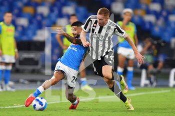 2021-09-11 - Napoli's forward Lorenzo Insigne compete for the ball with Juventus' forward Dejan Kulusevski  - SSC NAPOLI VS JUVENTUS FC - ITALIAN SERIE A - SOCCER