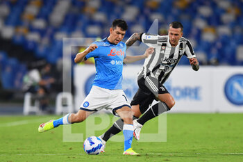 2021-09-11 - Napoli's forward Hirving Lozano in action against Juventus' forward Federico Bernardeschi  - SSC NAPOLI VS JUVENTUS FC - ITALIAN SERIE A - SOCCER