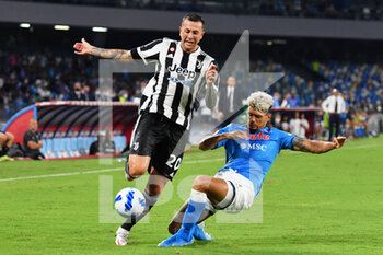 2021-09-11 - Juventus' forward Federico Bernardeschi is tackled by Napoli's defender Kevin Malcuit  - SSC NAPOLI VS JUVENTUS FC - ITALIAN SERIE A - SOCCER