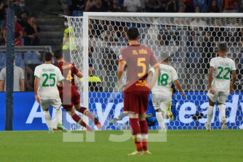 2021-09-12 - Bryan Cristante of AS Roma goal 1-0 in action during the  Italian Football Championship League A 2021/2022 match between AS Roma vs US Sassuolo at the Olimpic Stadium in Rome. - AS ROMA VS US SASSUOLO - ITALIAN SERIE A - SOCCER